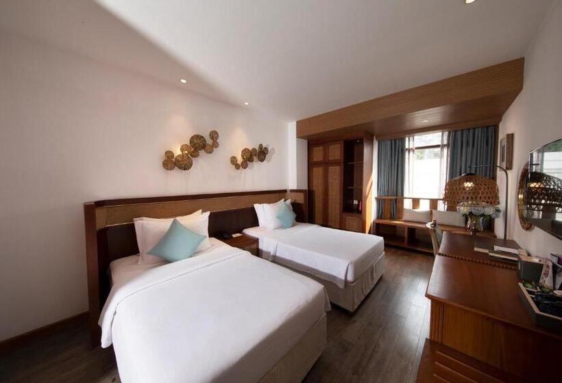 اتاق اجرایی, A&em Art