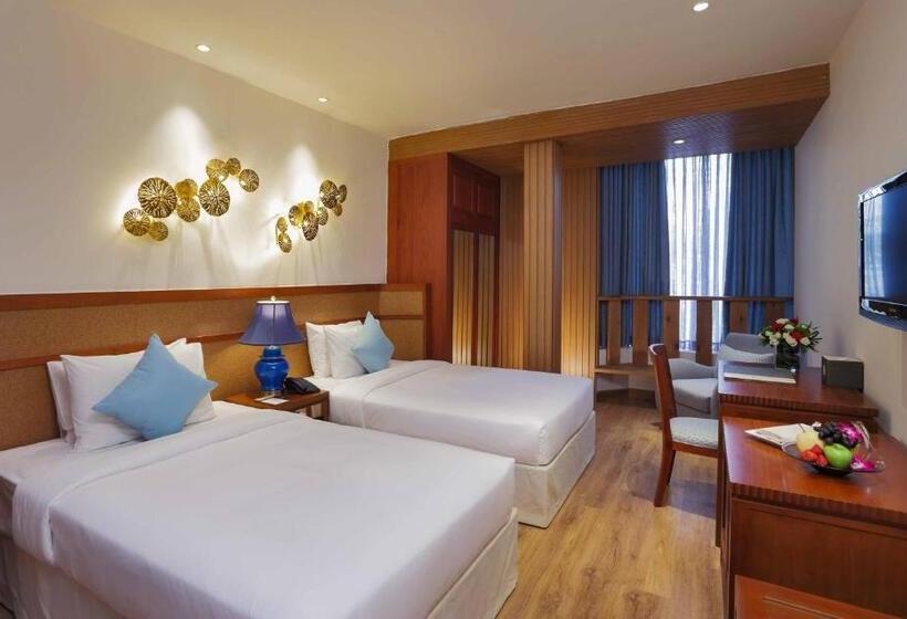 اتاق اجرایی, A&em Art