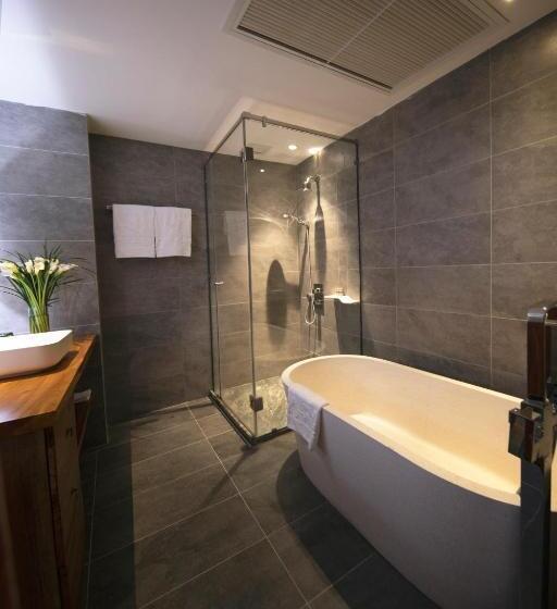 سوییت, A&em Art