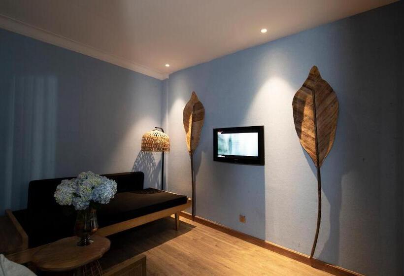 سوییت, A&em Art