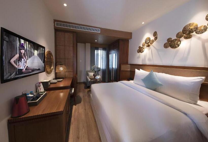 اتاق لوکس, A&em Art