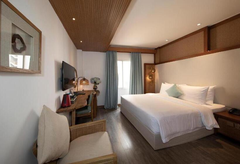 اتاق لوکس, A&em Art