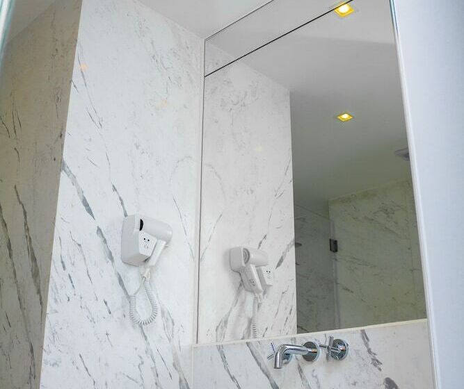 スタンダードルーム, Afrin Prestige