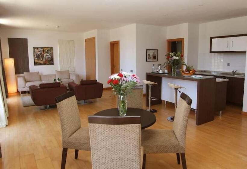 エクゼクティブスイート, Afrin Prestige