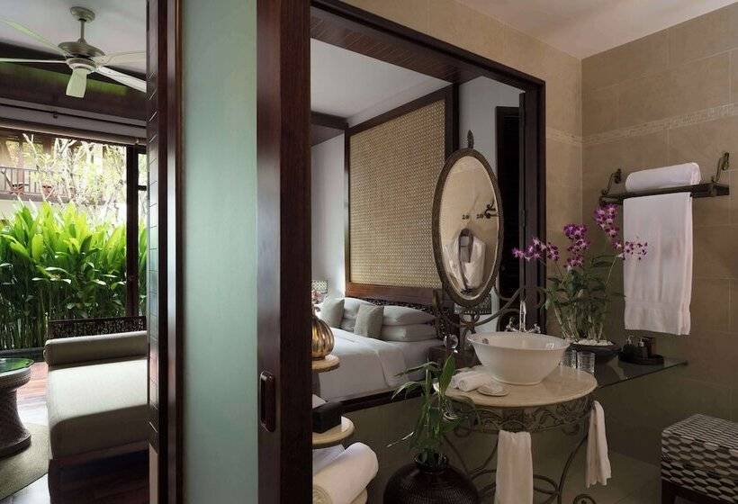 Люкс с Террасой, Anantara Angkor Resort