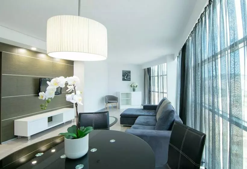 سوییت جونیور, Cullera Holiday