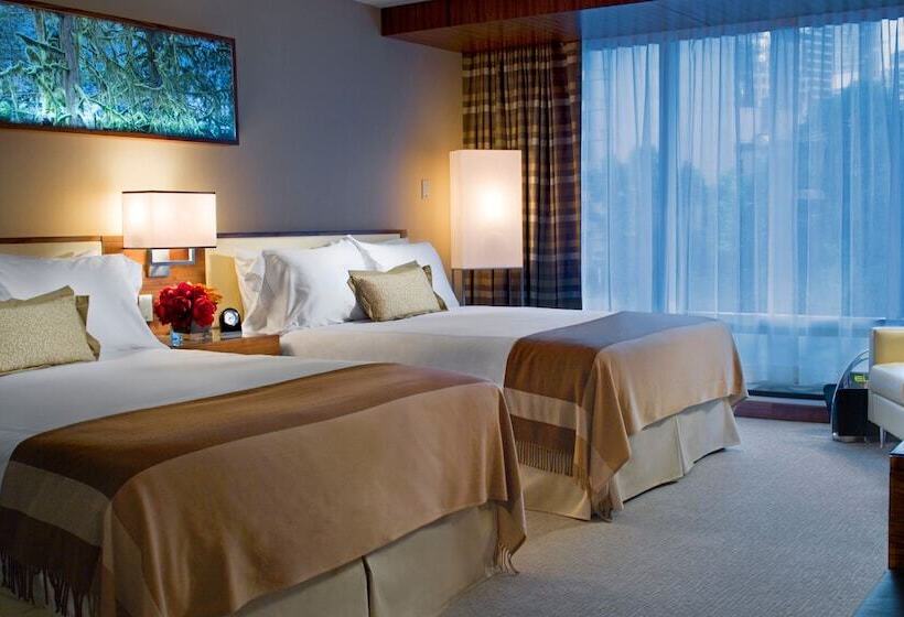 غرفة ديلوكس مطلة على حمام السباحة, Fairmont Pacific Rim