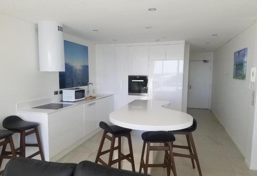 Апартаменты 2 Спальни Вид на Море, Golden Sands On The Beach   Absolute Beachfront Apartments