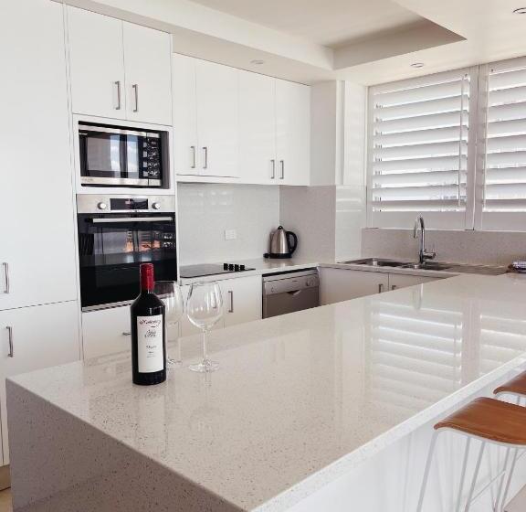 Апартаменты 3 Спальни, Golden Sands On The Beach   Absolute Beachfront Apartments