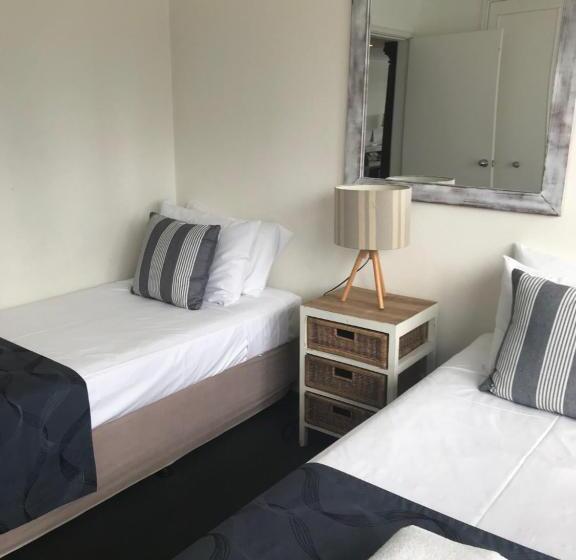 Апартаменты 3 Спальни, Golden Sands On The Beach   Absolute Beachfront Apartments