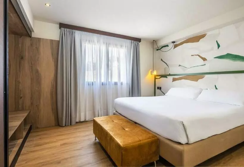 سوییت جونیور, Occidental Roca Negra  Adults Only