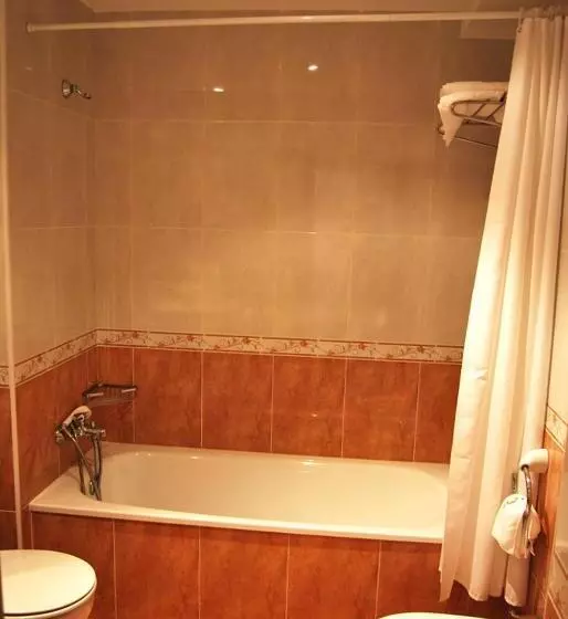 Standard Kolmen Hengen Huone, Plaza