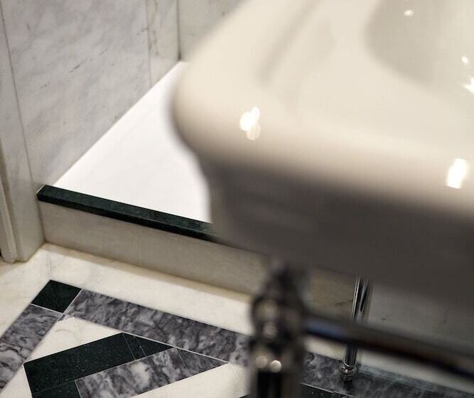 주니어 스위트, Saint Germain