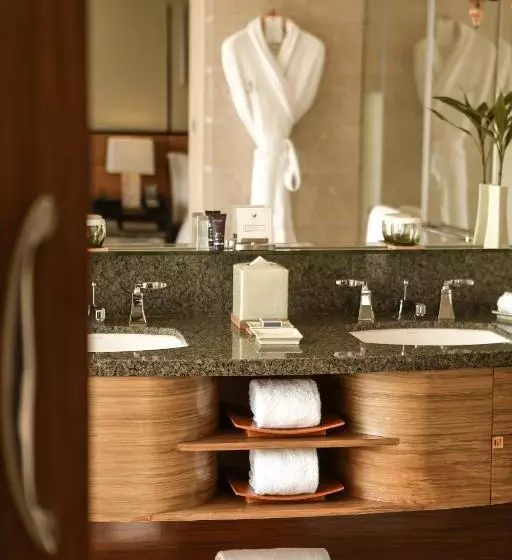 ガーデンビュースタンダードルーム, The Ritz Carlton, Shenzhen, Nearby Futian Cbd, Convention & Exhibition Center, Futian Railway Statio