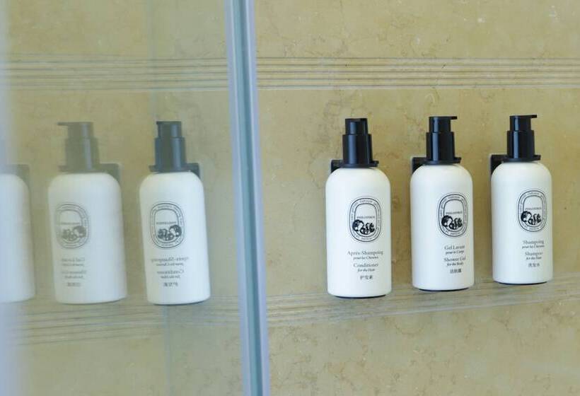 クラブルーム, The Ritz Carlton, Shenzhen, Nearby Futian Cbd, Convention & Exhibition Center, Futian Railway Statio