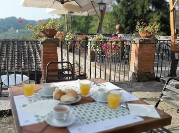 شقة غرفة واحدة, Hu Norcenni Girasole Village