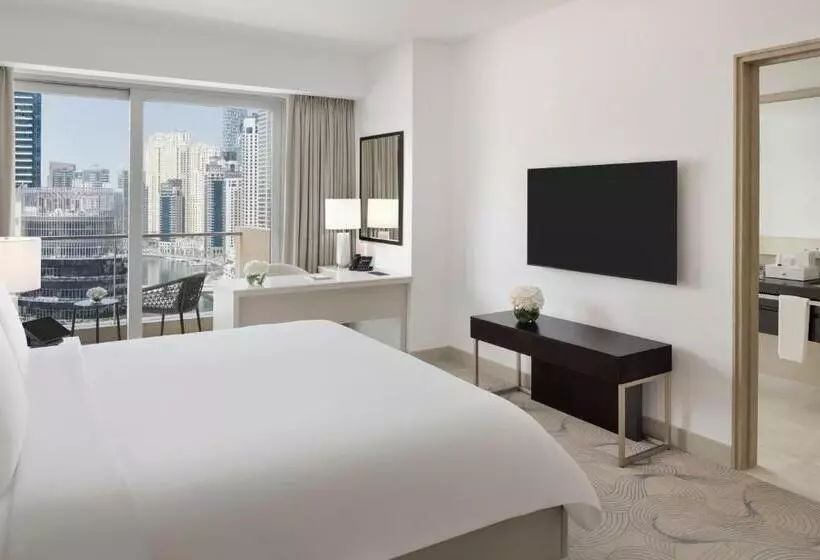 اتاق دلوکس با تخت کینگ و چشم‌انداز, Jw Marriott Hotel Marina