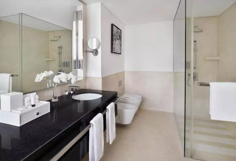 اتاق دلوکس با تخت کینگ و چشم‌انداز شهر, Jw Marriott Hotel Marina