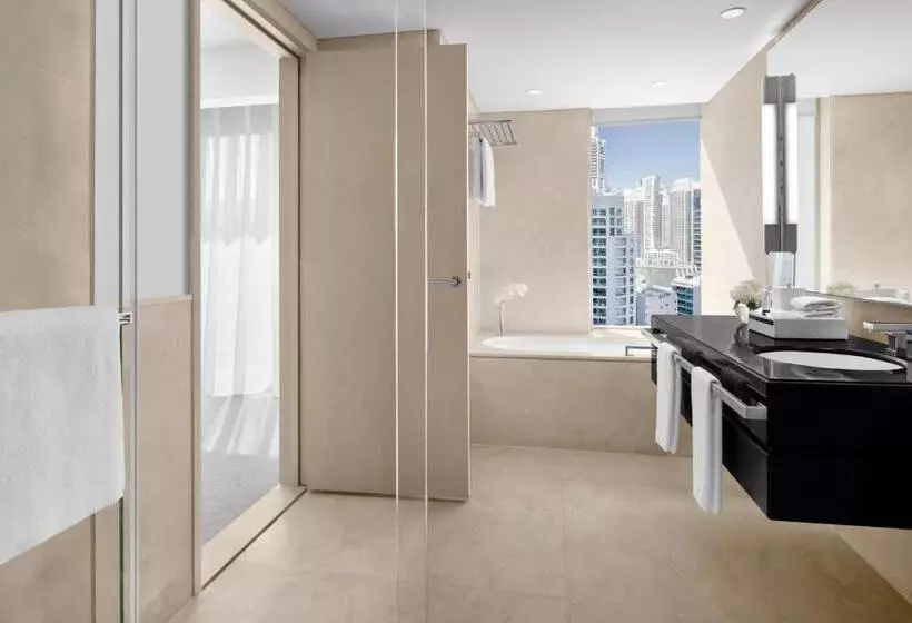 Deluxe Room King Bed & City View