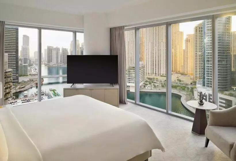 اتاق دلوکس با تخت کینگ و چشم‌انداز شهر, Jw Marriott Hotel Marina