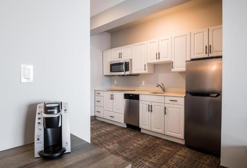 Президентский Люкс, Amsterdam Inn & Suites Florenceville