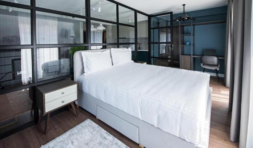 إستوديو قياسى, Biador Apartments