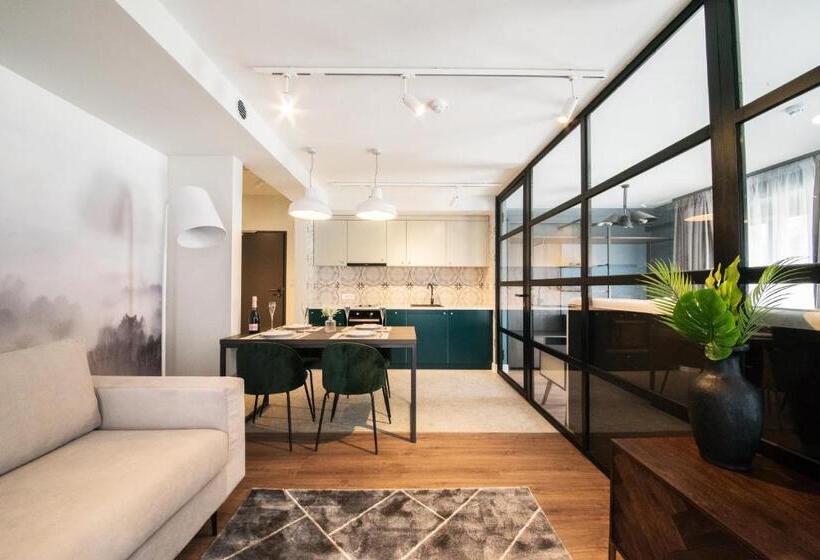 إستوديو قياسى, Biador Apartments