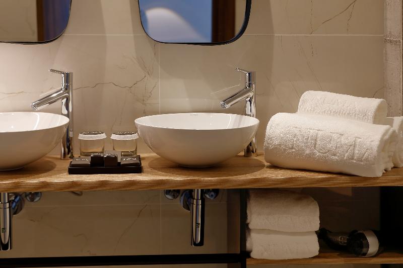 جناح جونيور, Munna Hotel Boutique