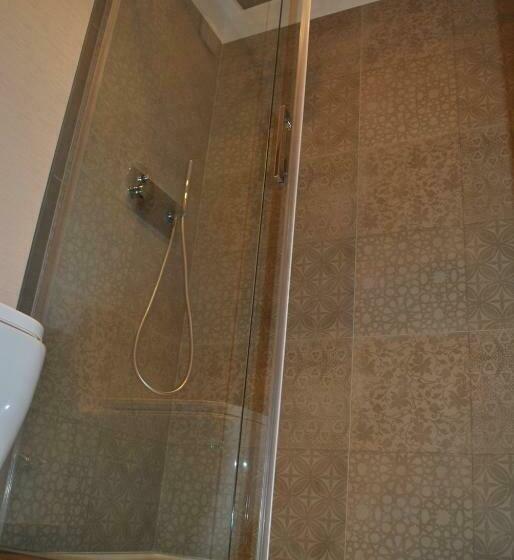 חדר סופריור, Salina