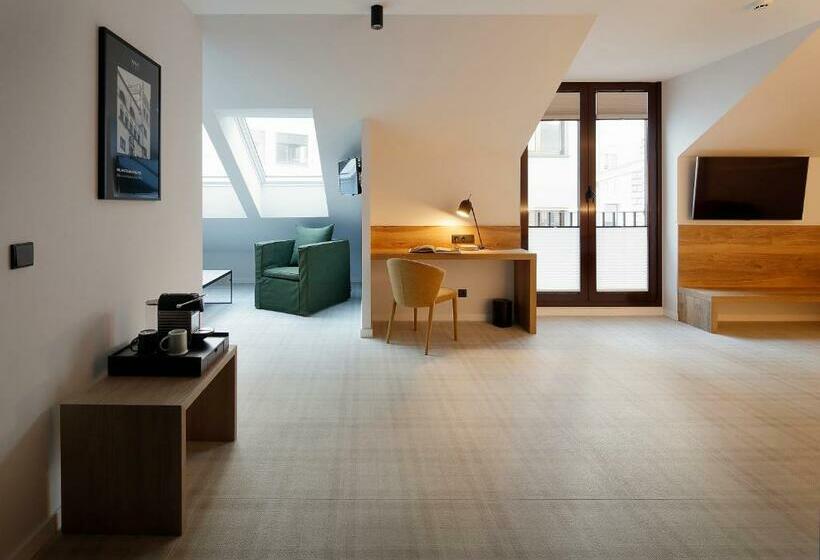 جناح جونيور, Munna Hotel Boutique