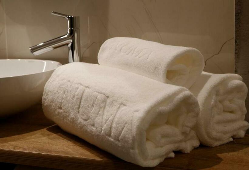 جناح جونيور, Munna Hotel Boutique