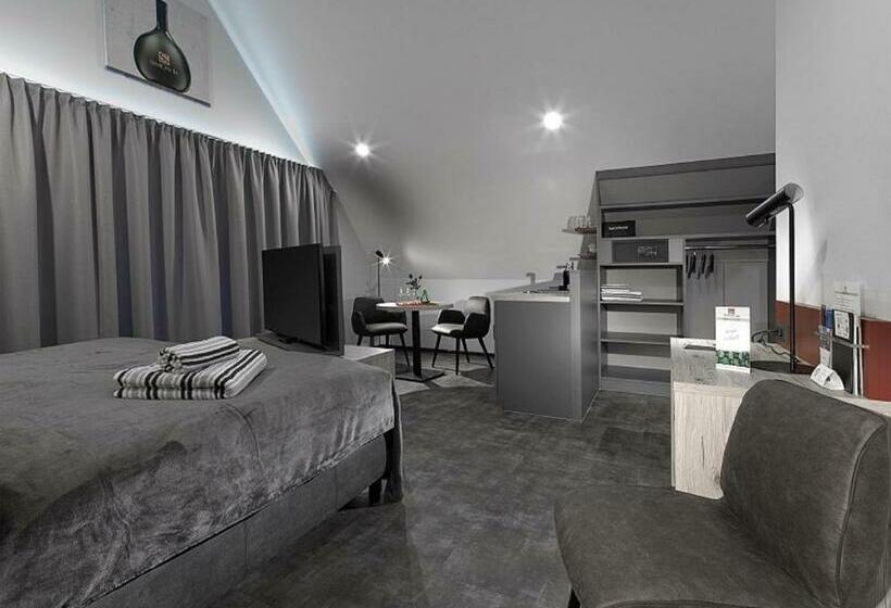 Студия Стандарт, Weinmotel Simon 1 A