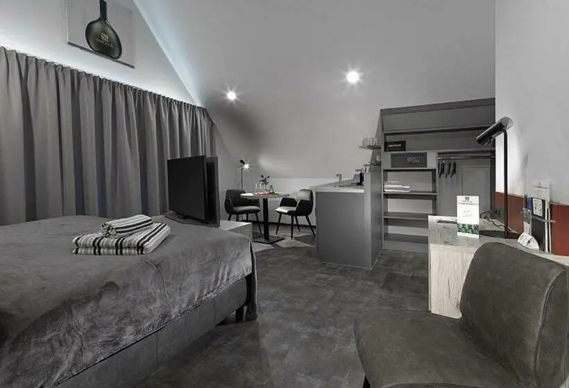 Standard-studio, Weinmotel Simon 1 A