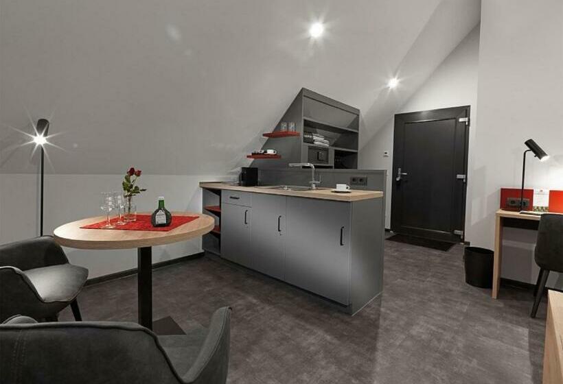 Студия Стандарт, Weinmotel Simon 1 A