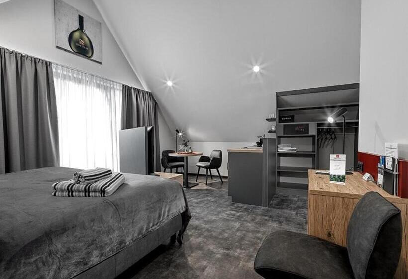 Студия Стандарт, Weinmotel Simon 1 A