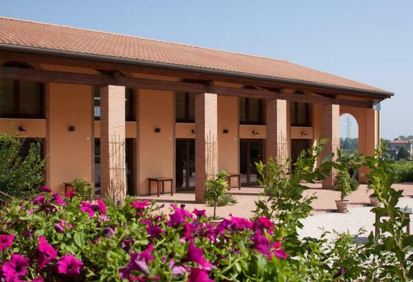 חדר סטנדרט לשלושה, Collina Dei Poeti