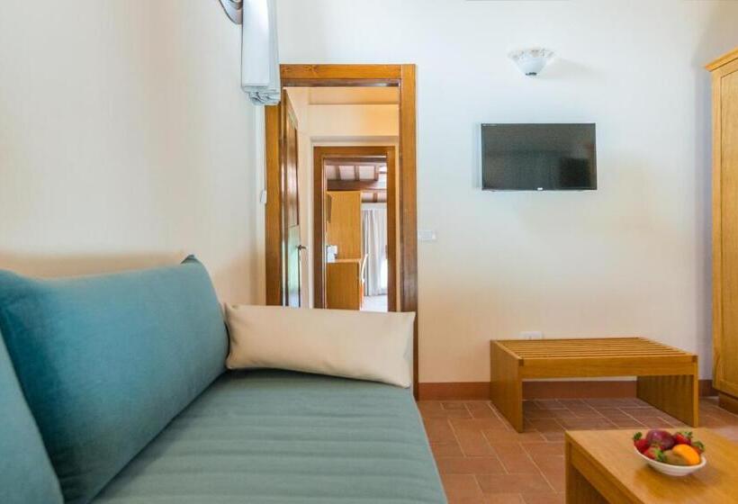 חדר סטנדרט לשלושה, Collina Dei Poeti