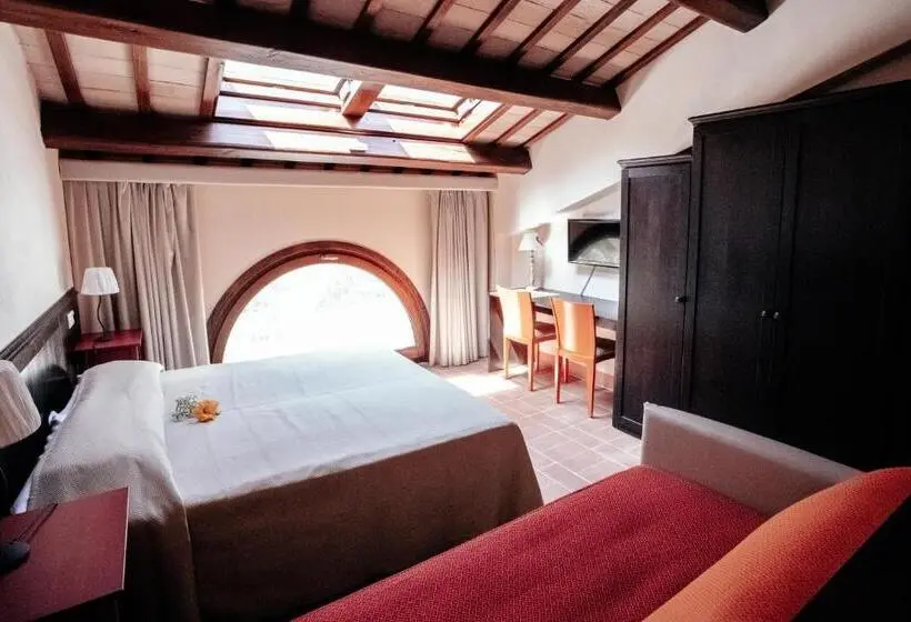 اتاق استاندارد سه نفره, Collina Dei Poeti