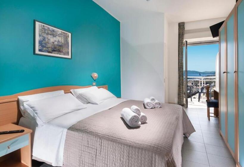 Triple Room Sea View, International