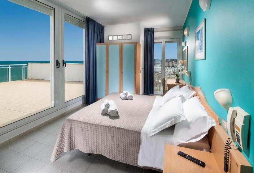Triple Room Sea View, International