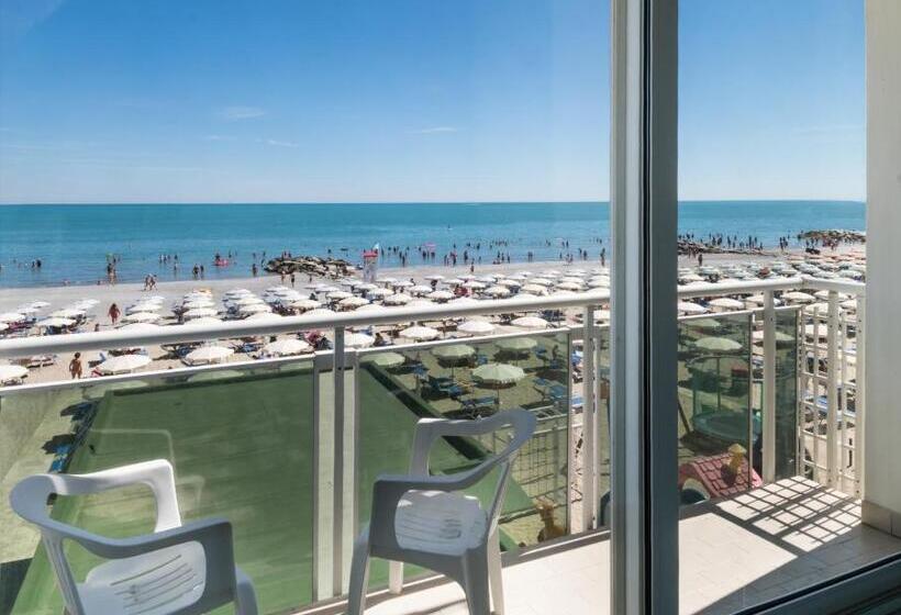 Triple Room Sea View, International