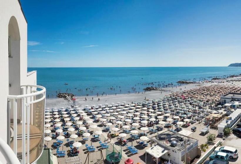 Triple Room Sea View, International