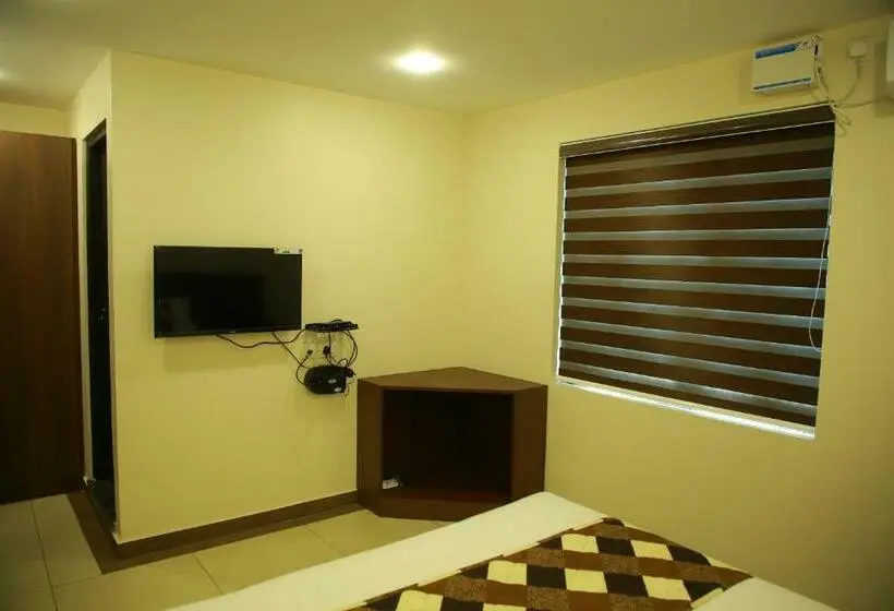 デラックスルーム, Kalathil Tourist Home
