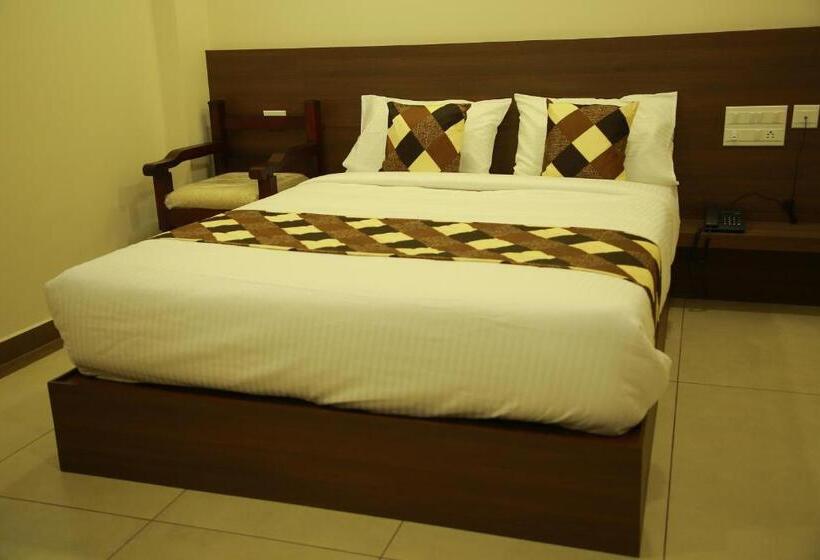 デラックスルーム, Kalathil Tourist Home