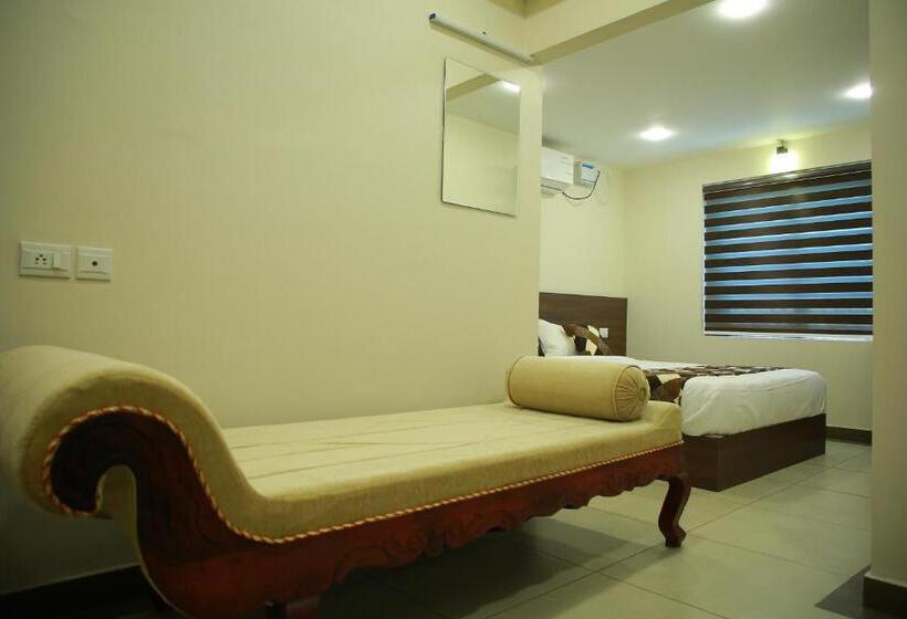 패밀리 스위트, Kalathil Tourist Home