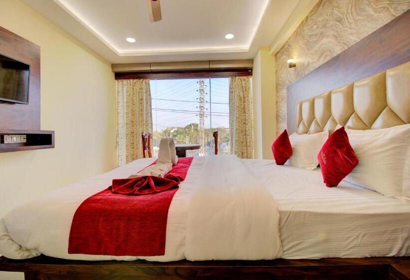Номер Deluxe, Samaira Residency,dombivali