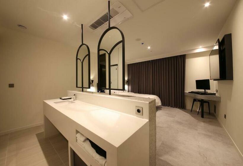 غرفة قياسية مزوَّدة بجاكوزي, Zam101 Hotel Gimhae