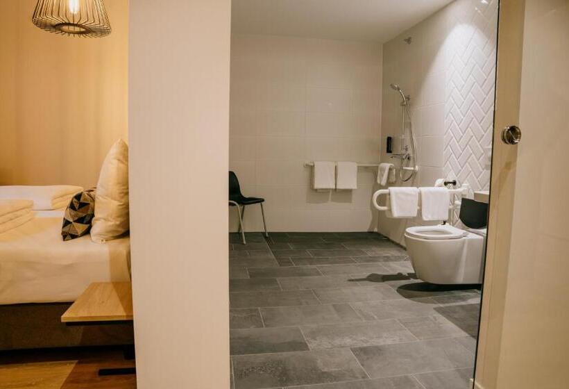 장애인을 위한 스탠다드 룸, Loom Hotel & Skybar