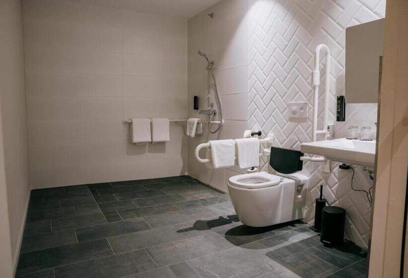 장애인을 위한 스탠다드 룸, Loom Hotel & Skybar