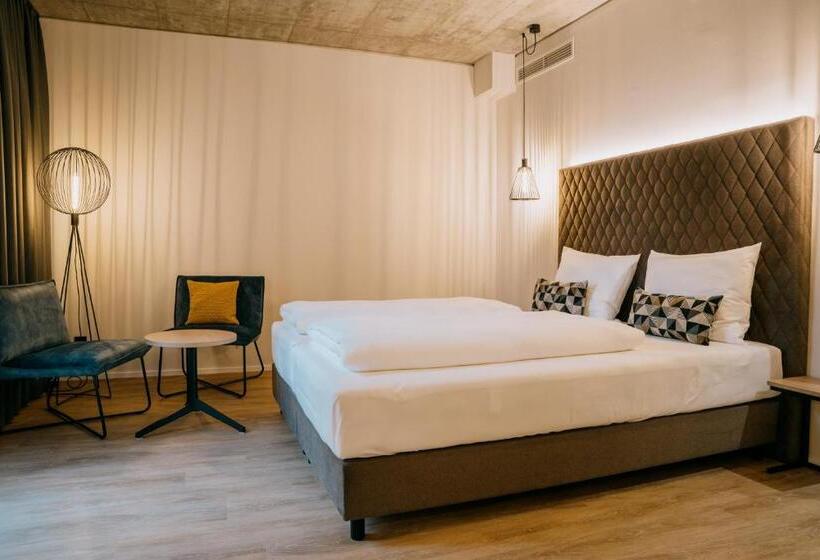 장애인을 위한 스탠다드 룸, Loom Hotel & Skybar